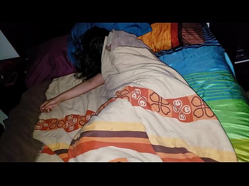 ❤️ Njërku qorton njerkën e tij të re ndërsa ajo fle. ❤ Video porno në sq.porncomixone.ru ❤